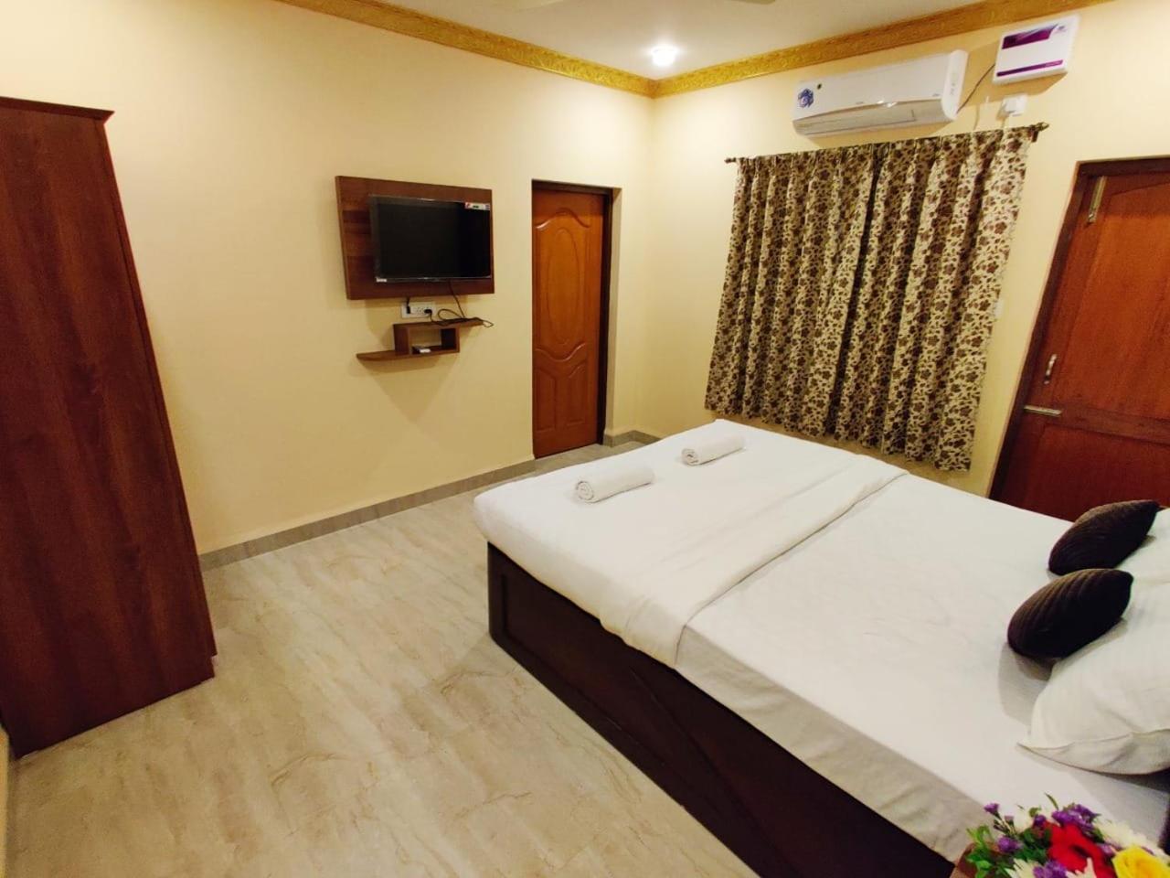 Ena Holiday Inn Calangute Ngoại thất bức ảnh